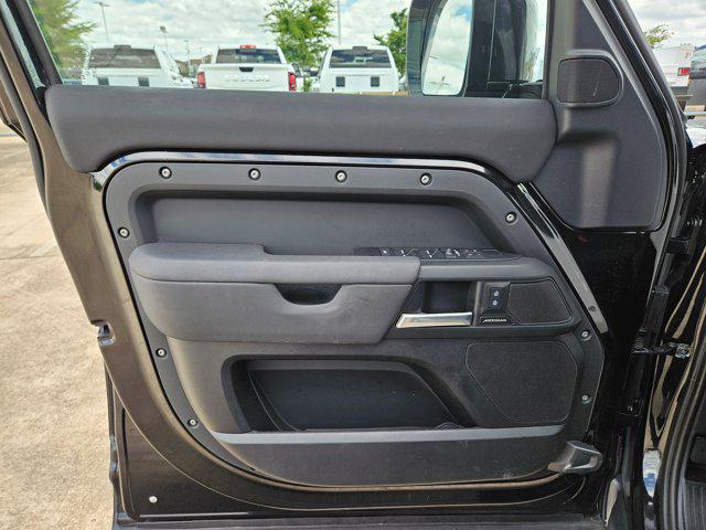 2025 Land Rover Defender 110 P300