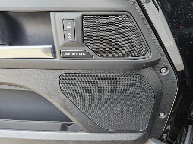 2025 Land Rover Defender 110 P300
