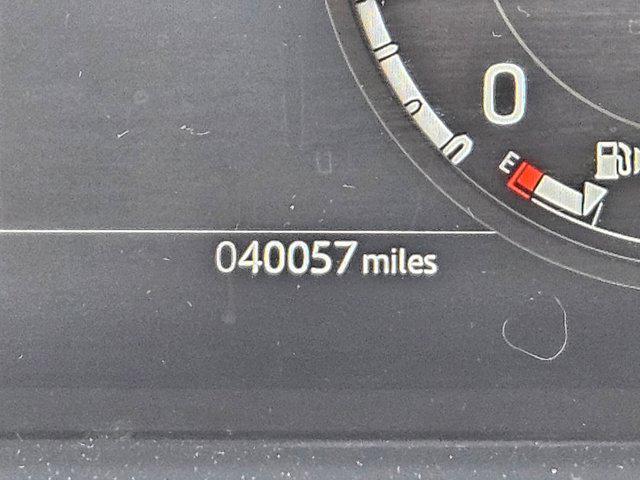 2025 Land Rover Defender 110 P300