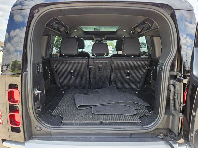 2025 Land Rover Defender 110 P300