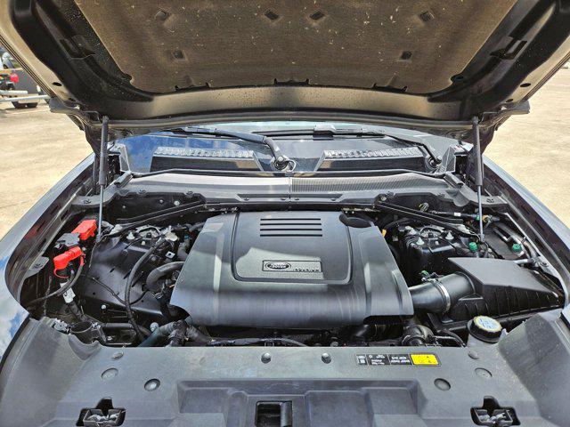2025 Land Rover Defender 110 P300
