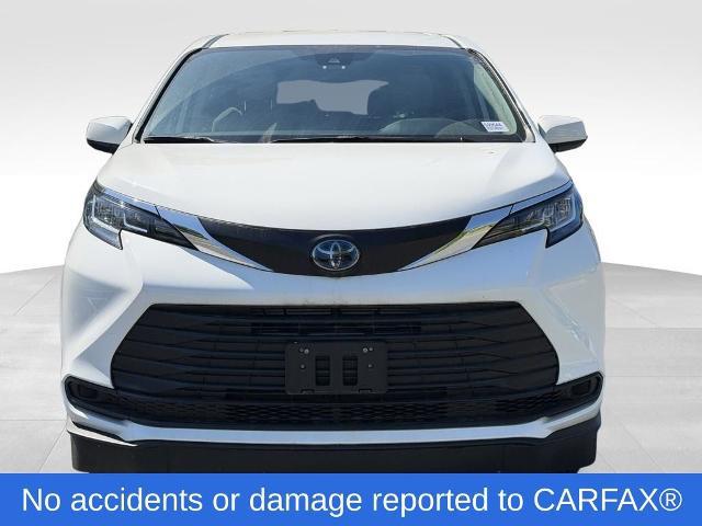 2023 Toyota Sienna LE