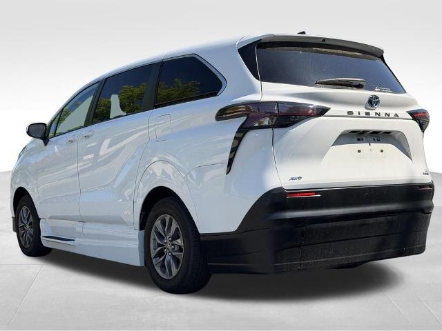 2023 Toyota Sienna LE