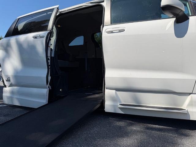 2023 Toyota Sienna LE