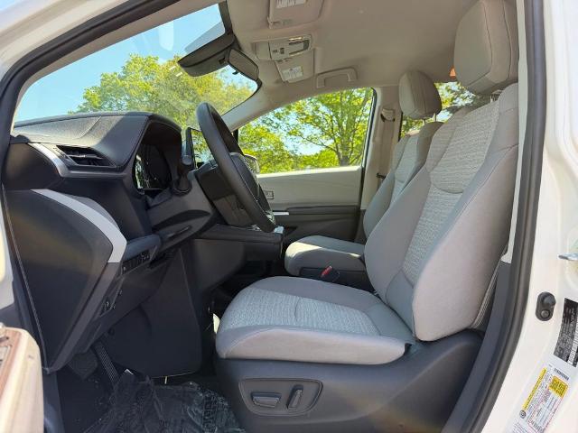 2023 Toyota Sienna LE