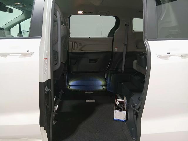 2023 Toyota Sienna LE