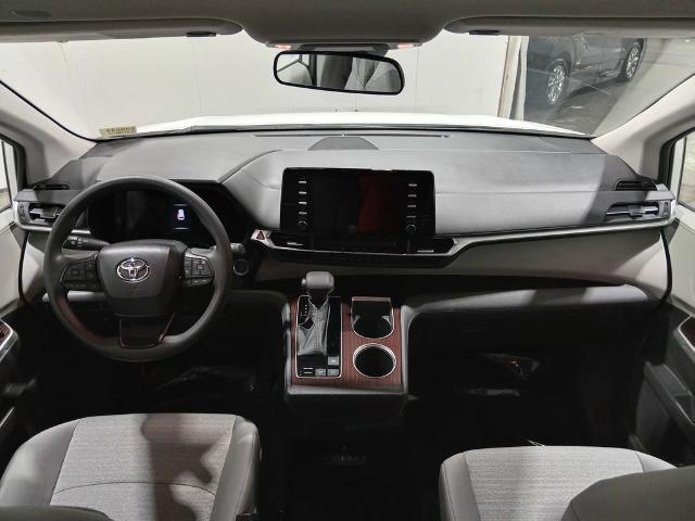 2023 Toyota Sienna LE