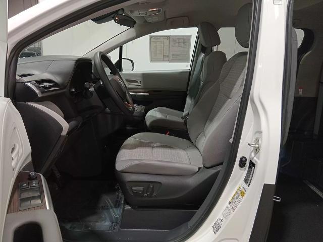2023 Toyota Sienna LE