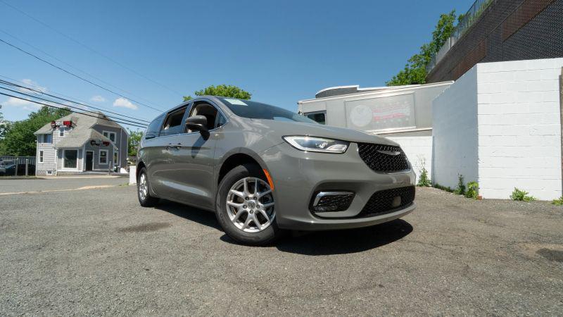 2023 Chrysler Pacifica Touring L for sale in Arlington, VA