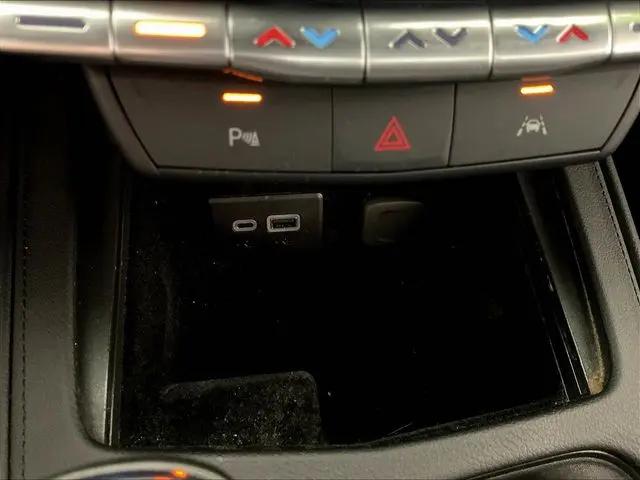 2023 Cadillac XT4 AWD Premium Luxury