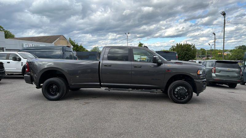 2024 Ram 3500 Big Horn Crew Cab 4x4 8' Box