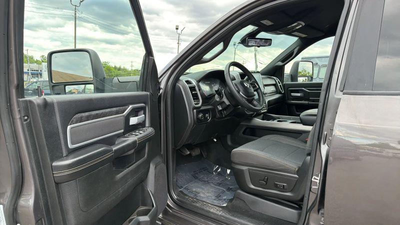 2024 Ram 3500 Big Horn Crew Cab 4x4 8' Box