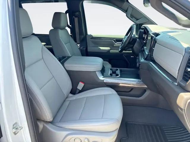 2025 Chevrolet Silverado 2500HD 4WD Crew Cab Standard Bed LTZ