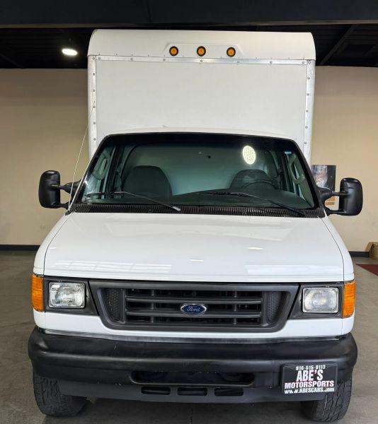 2005 Ford E-350 Cutaway Standard
