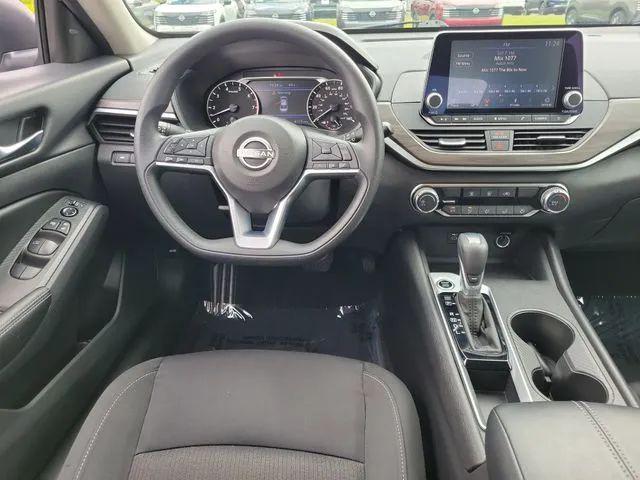 2025 Nissan Altima SV FWD