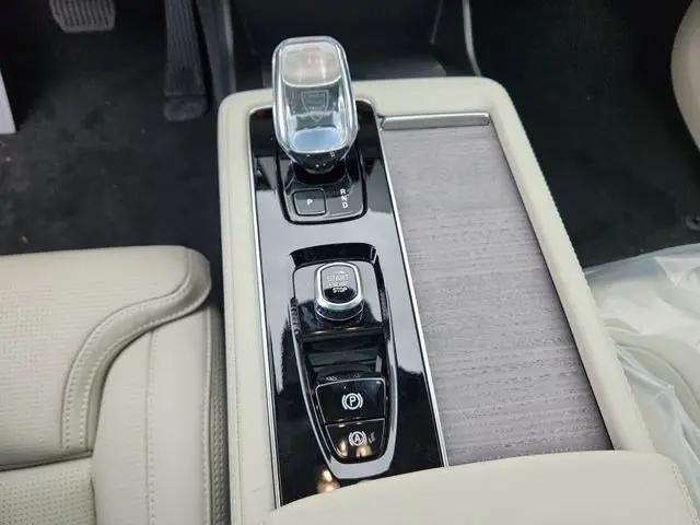 2026 Volvo XC90 Plug-In Hybrid Ultra, T8 AWD, Electric/Gasoline, Bright, 7 Seats