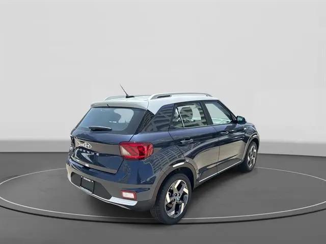 2026 Hyundai Venue SEL w/Two-Tone Roof