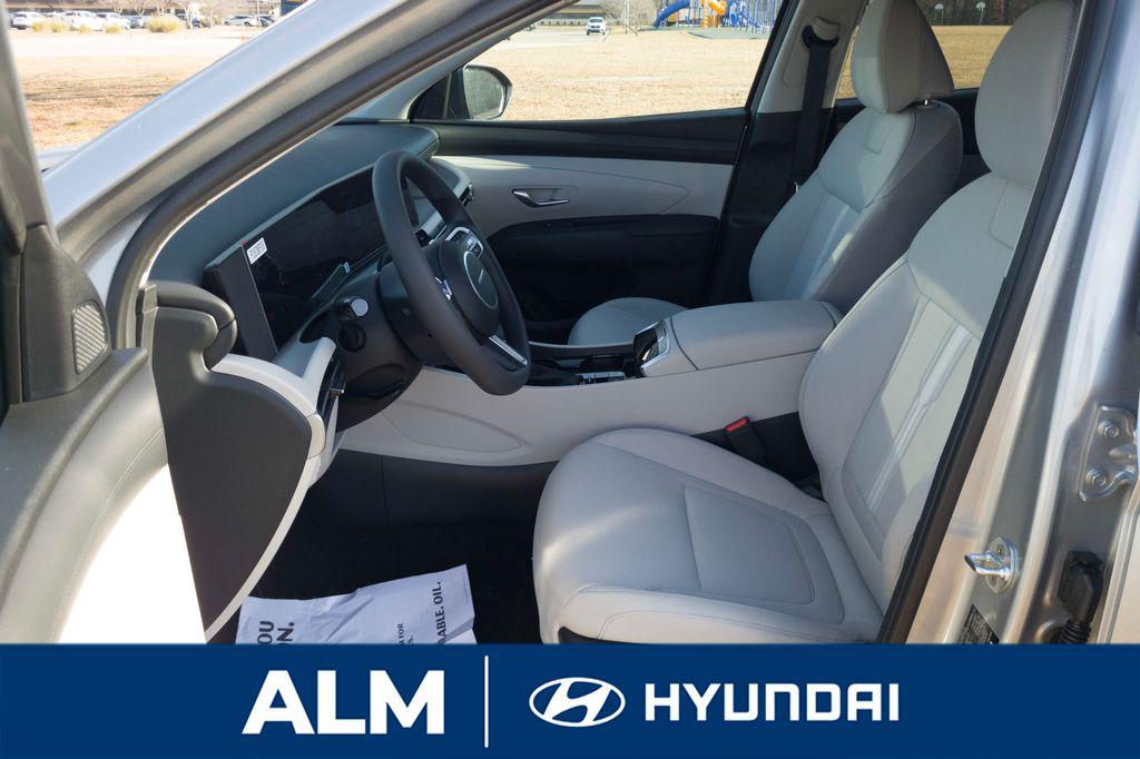 New 2026 Shimmering Silver HYUNDAI SEL FWD image 15
