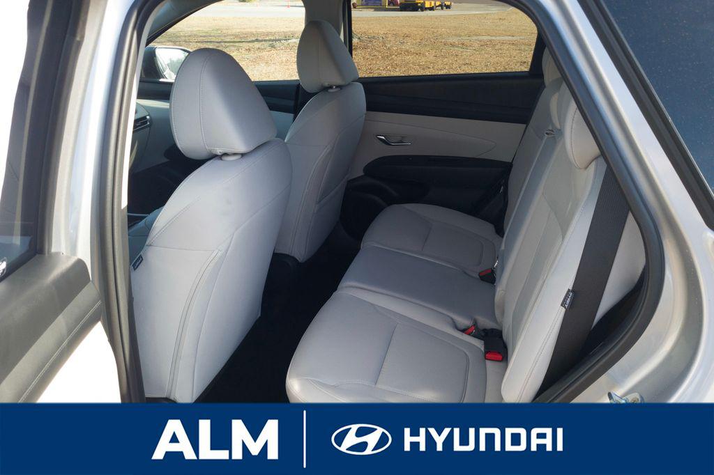 New 2026 Shimmering Silver HYUNDAI SEL FWD image 17