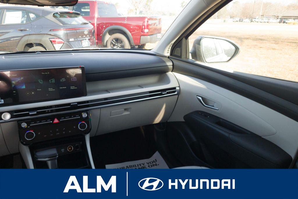 New 2026 Shimmering Silver HYUNDAI SEL FWD image 19