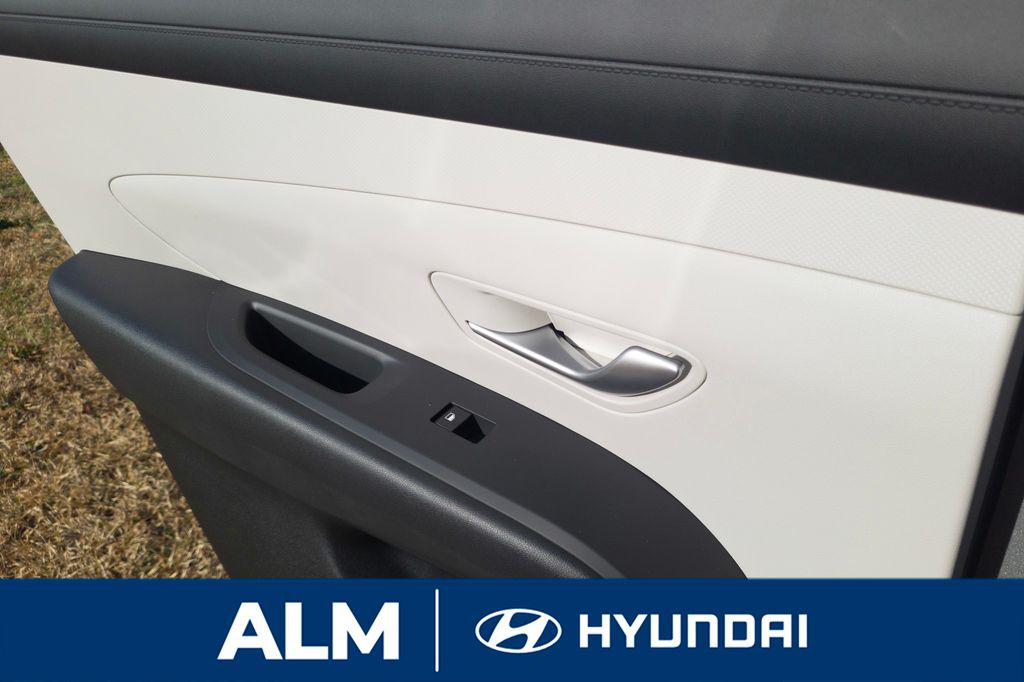 New 2026 Shimmering Silver HYUNDAI SEL FWD image 22