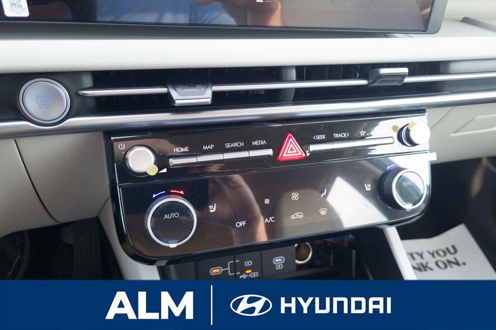 New 2026 Shimmering Silver HYUNDAI SEL FWD image 25