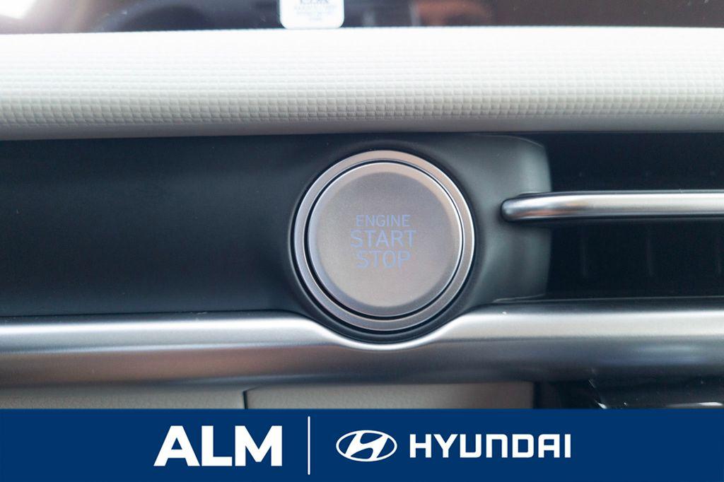 New 2026 Shimmering Silver HYUNDAI SEL FWD image 26