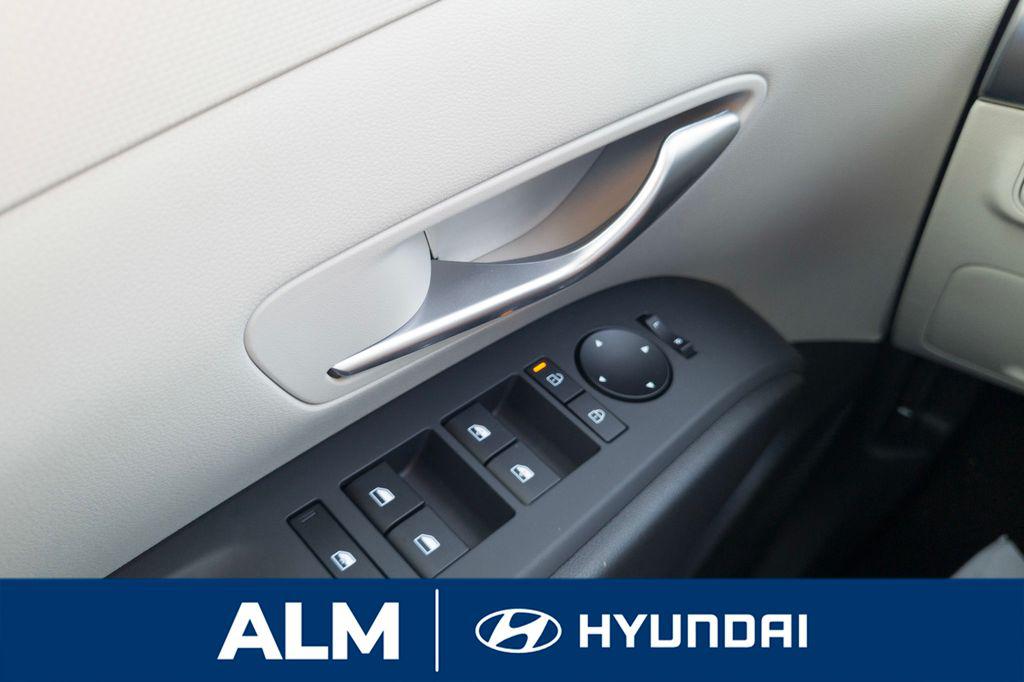 New 2026 Shimmering Silver HYUNDAI SEL FWD image 32