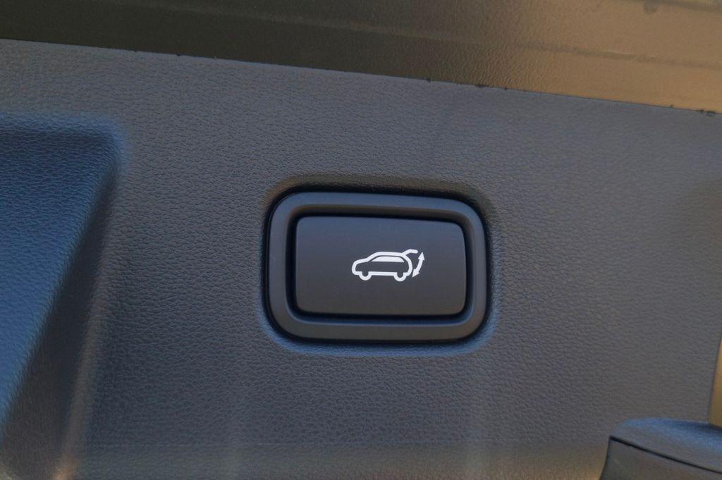 New 2026 Green HYUNDAI SEL FWD image 8