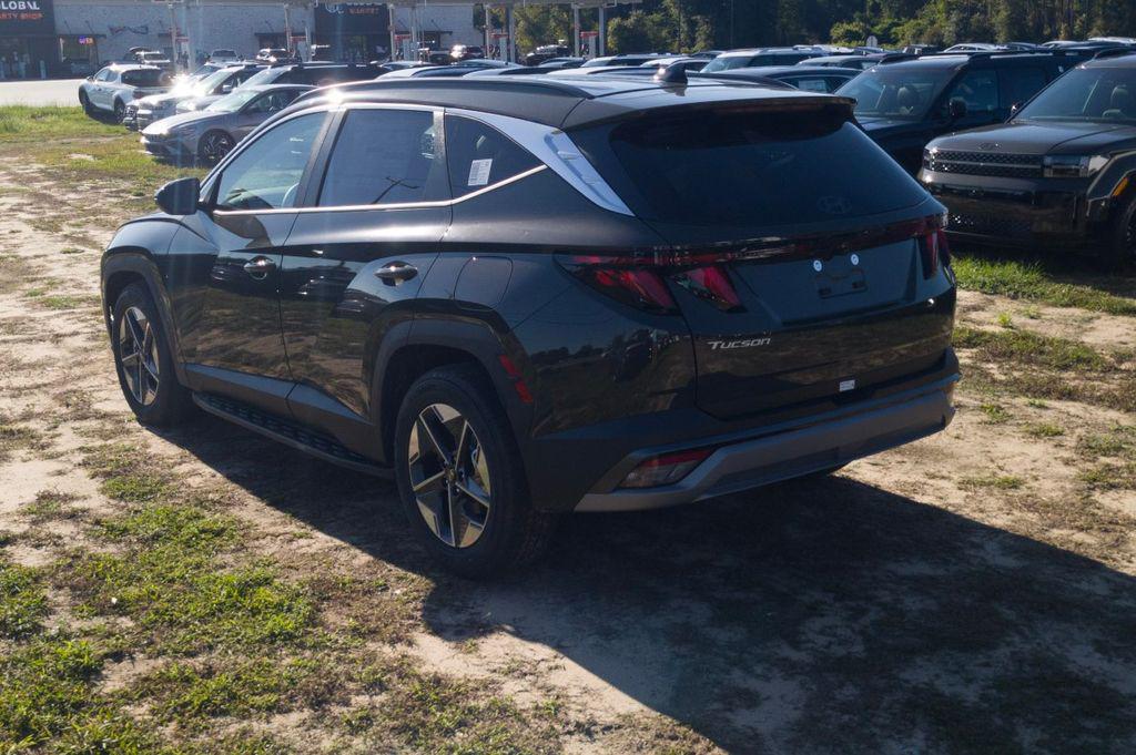 New 2026 Green HYUNDAI SEL FWD image 9
