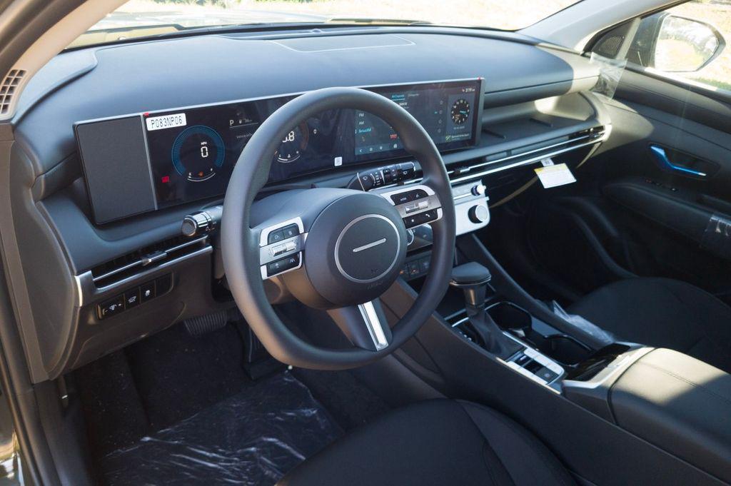 New 2026 Green HYUNDAI SEL FWD image 13