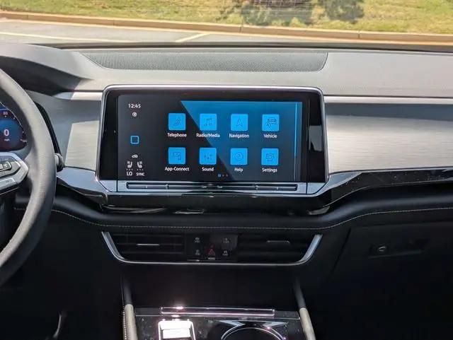 2026 Volkswagen Atlas Cross Sport SE with Technology