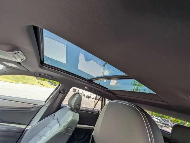 2026 Volkswagen Atlas Cross Sport SE with Technology