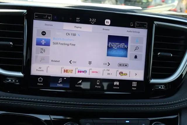 2027 Chrysler Pacifica Select
