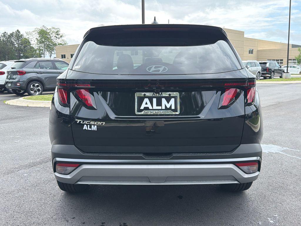 New 2026 Black HYUNDAI SEL FWD image 5