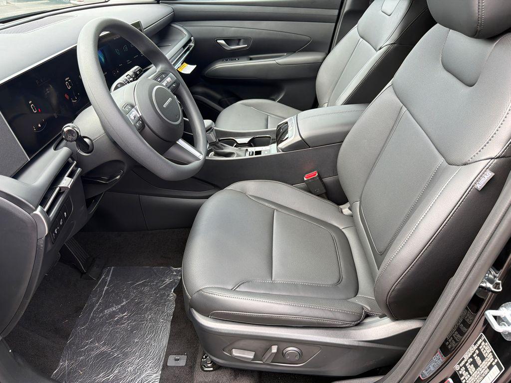 New 2026 Black HYUNDAI SEL FWD image 10