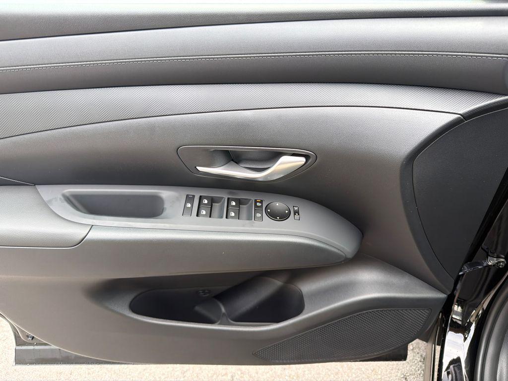 New 2026 Black HYUNDAI SEL FWD image 11