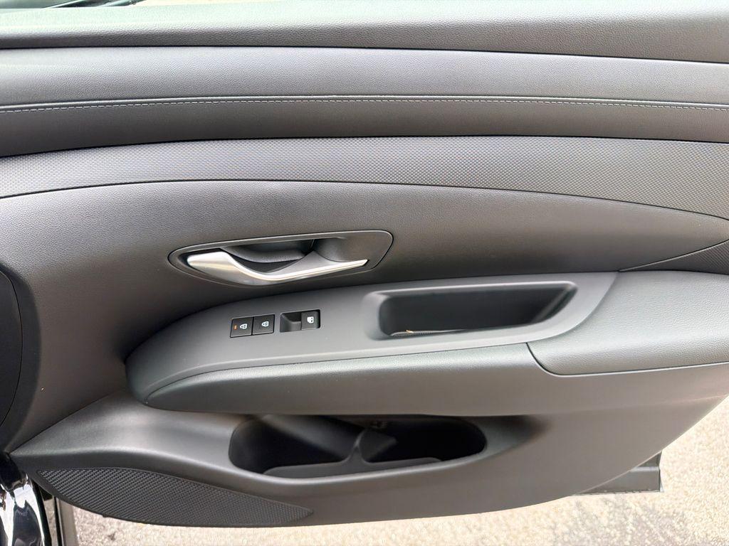 New 2026 Black HYUNDAI SEL FWD image 15