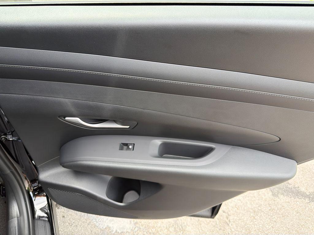 New 2026 Black HYUNDAI SEL FWD image 16