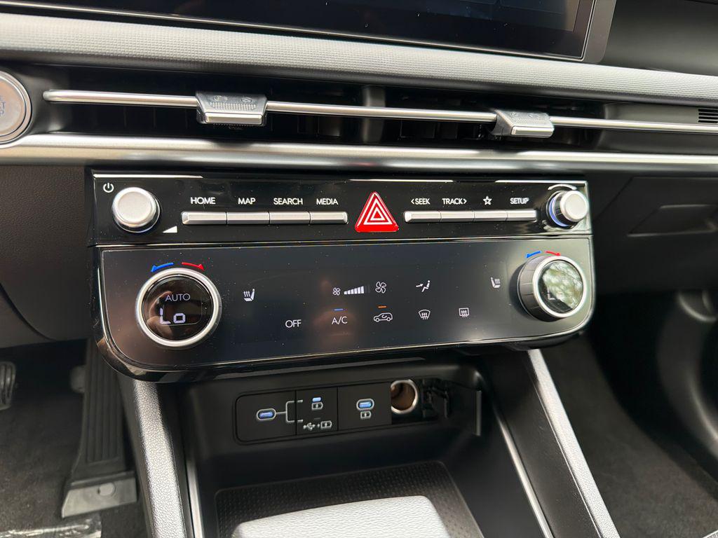 New 2026 Black HYUNDAI SEL FWD image 23