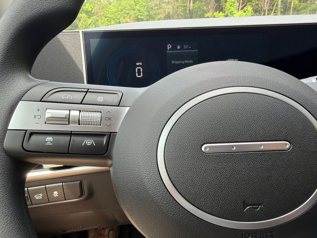 New 2026 Black HYUNDAI SEL FWD image 25