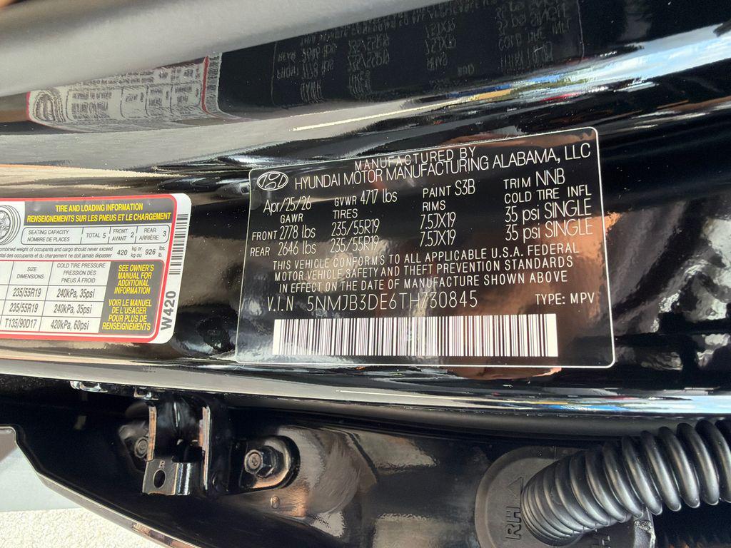 New 2026 Black HYUNDAI SEL FWD image 29