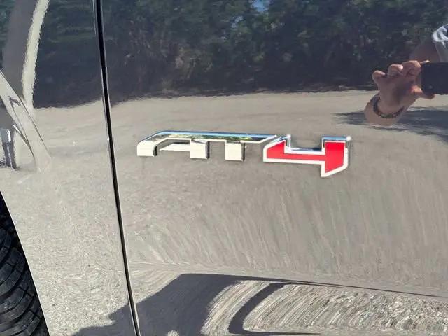2024 GMC Yukon 4WD AT4