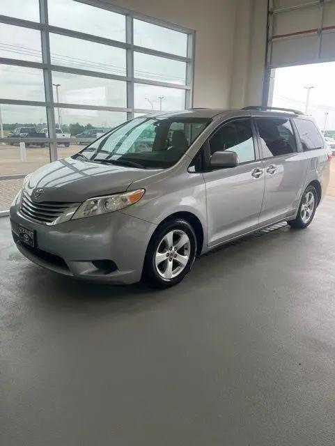 2016 Toyota Sienna LE 7 Passenger for sale in Corsicana, TX