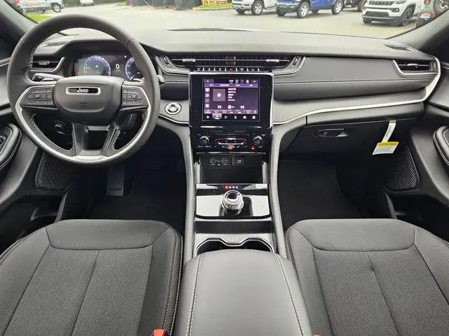 2026 Jeep Grand Cherokee Laredo 4x4