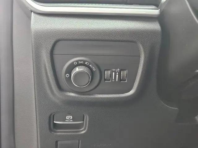 2026 Jeep Grand Cherokee Laredo 4x4