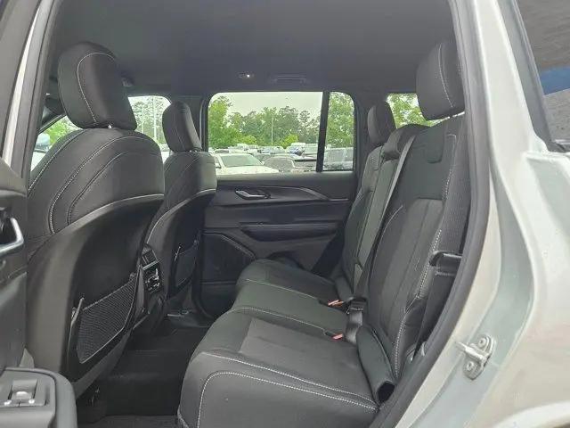 2026 Jeep Grand Cherokee Laredo 4x4