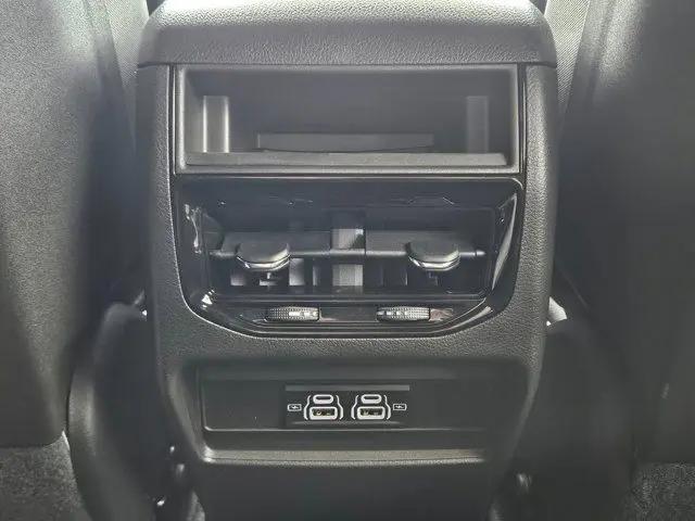 2026 Jeep Grand Cherokee Laredo 4x4