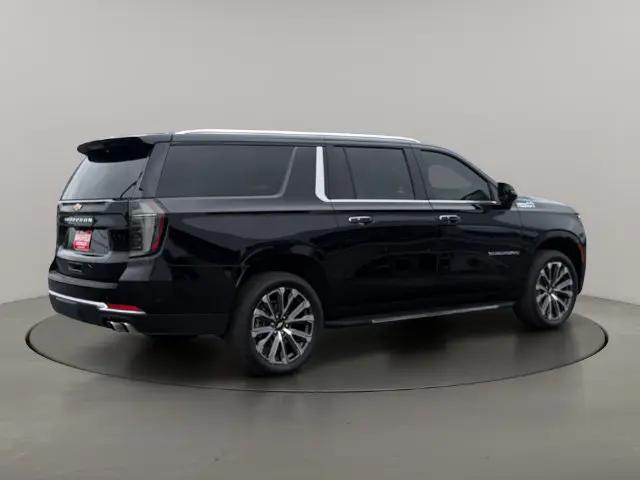 2025 Chevrolet Suburban 4WD High Country