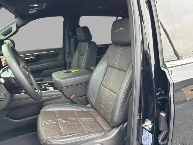 2025 Chevrolet Suburban 4WD High Country